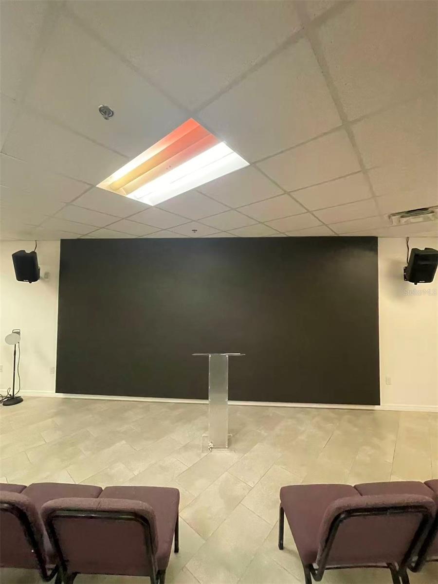 DREWTINA COMMERCE CENTER - Commercial Lease