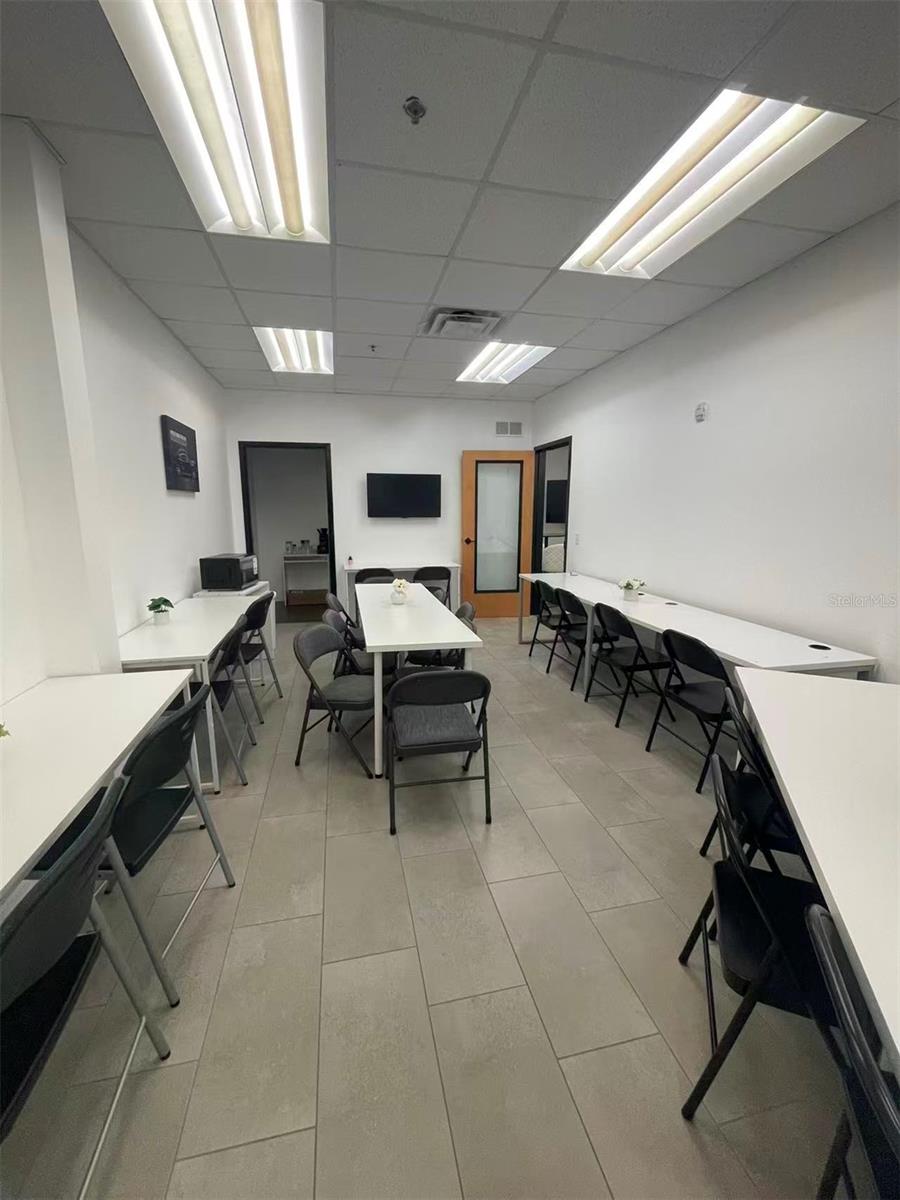 DREWTINA COMMERCE CENTER - Commercial Lease