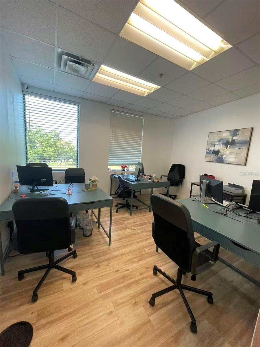 DREWTINA COMMERCE CENTER - Commercial Lease