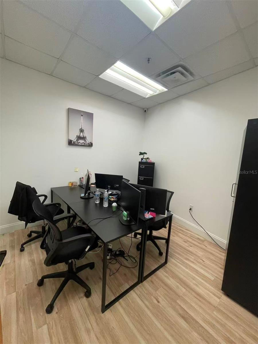 DREWTINA COMMERCE CENTER - Commercial Lease