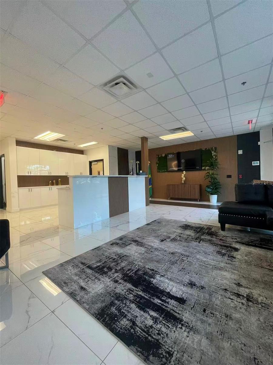 DREWTINA COMMERCE CENTER - Commercial Lease