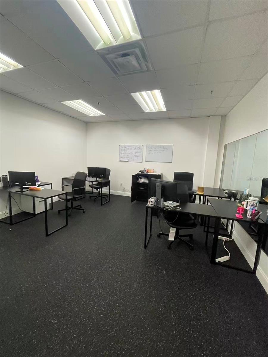 DREWTINA COMMERCE CENTER - Commercial Lease