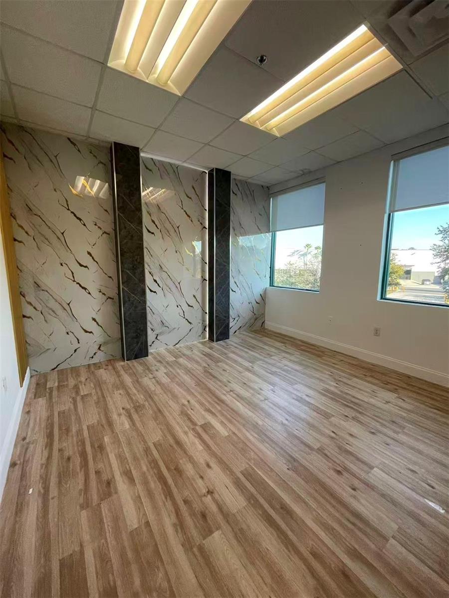 DREWTINA COMMERCE CENTER - Commercial Lease