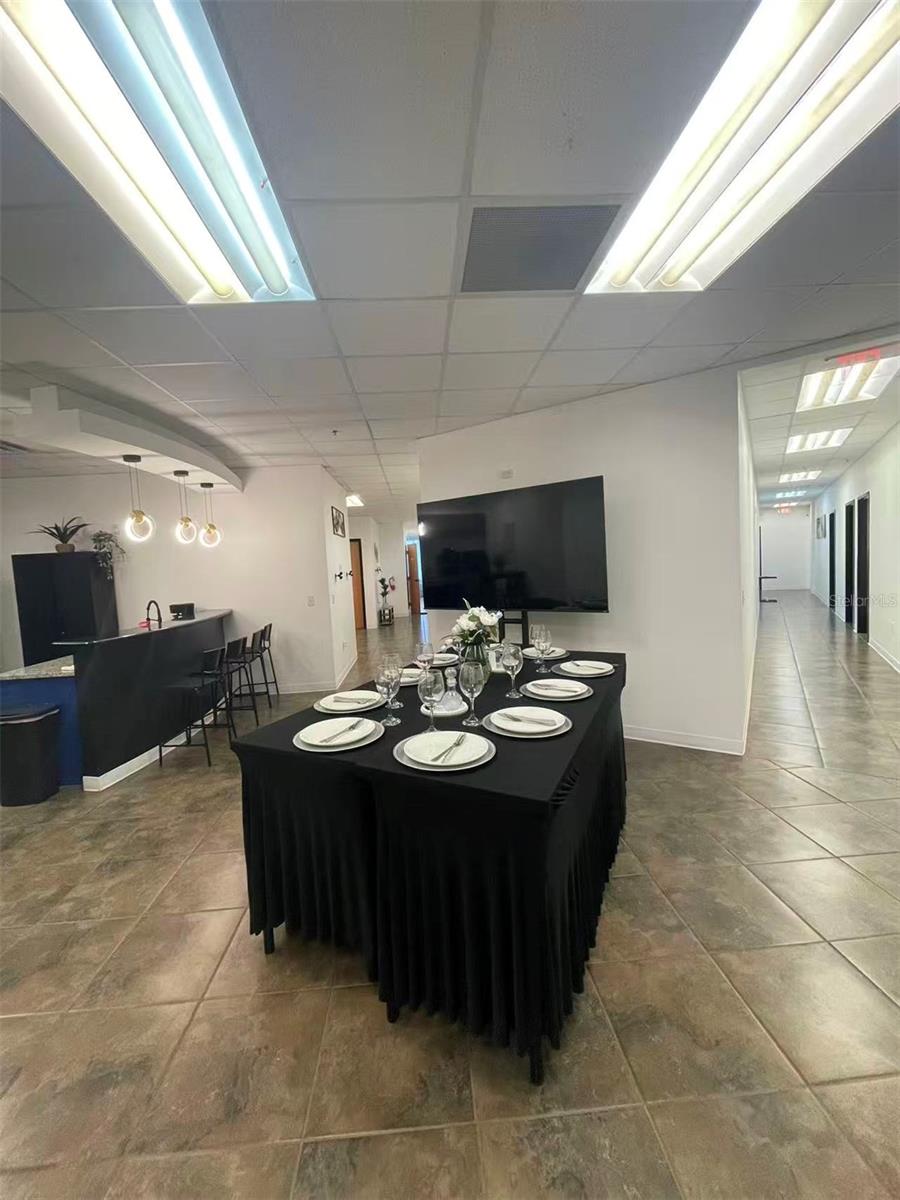 DREWTINA COMMERCE CENTER - Commercial Lease