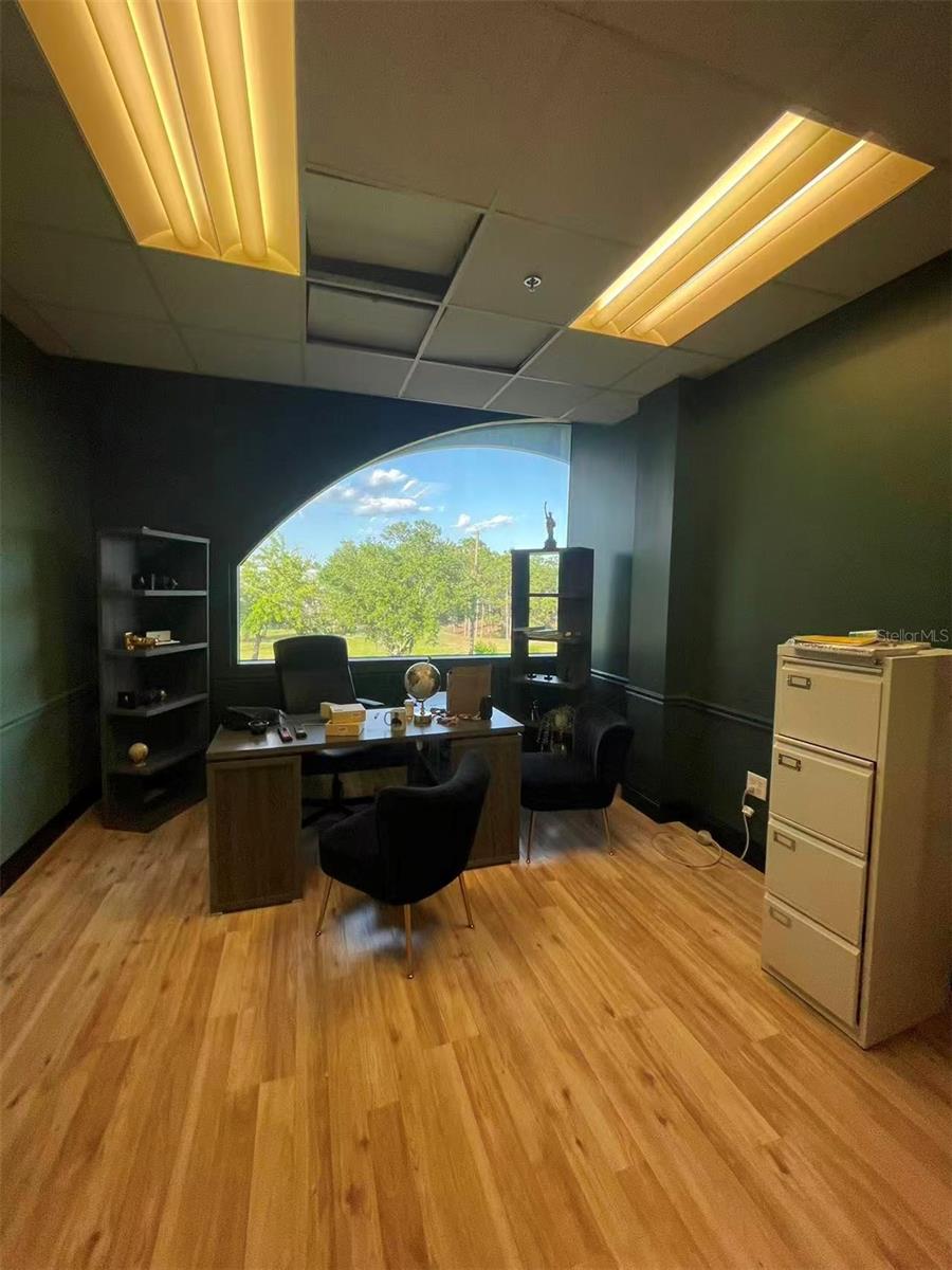 DREWTINA COMMERCE CENTER - Commercial Lease