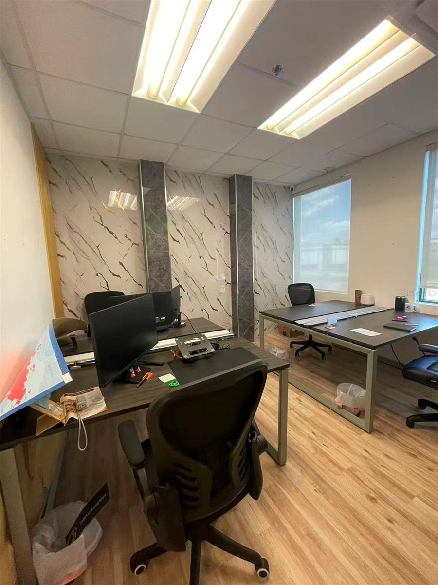 DREWTINA COMMERCE CENTER - Commercial Lease