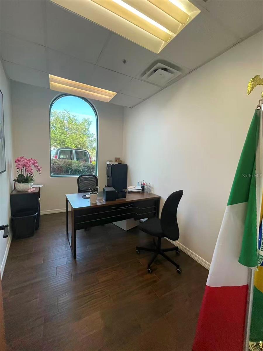 DREWTINA COMMERCE CENTER - Commercial Lease
