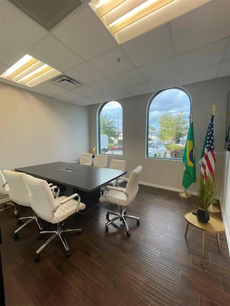 DREWTINA COMMERCE CENTER - Commercial Lease