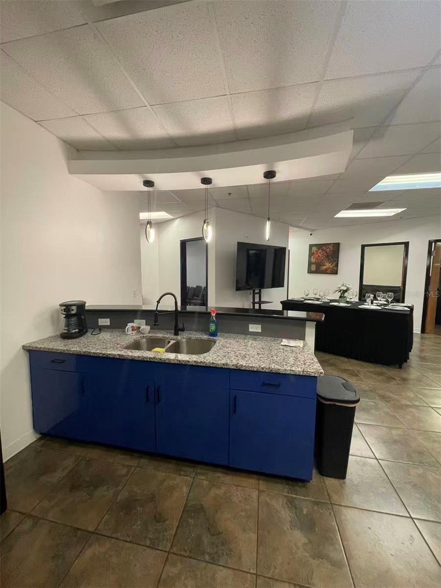 DREWTINA COMMERCE CENTER - Commercial Lease