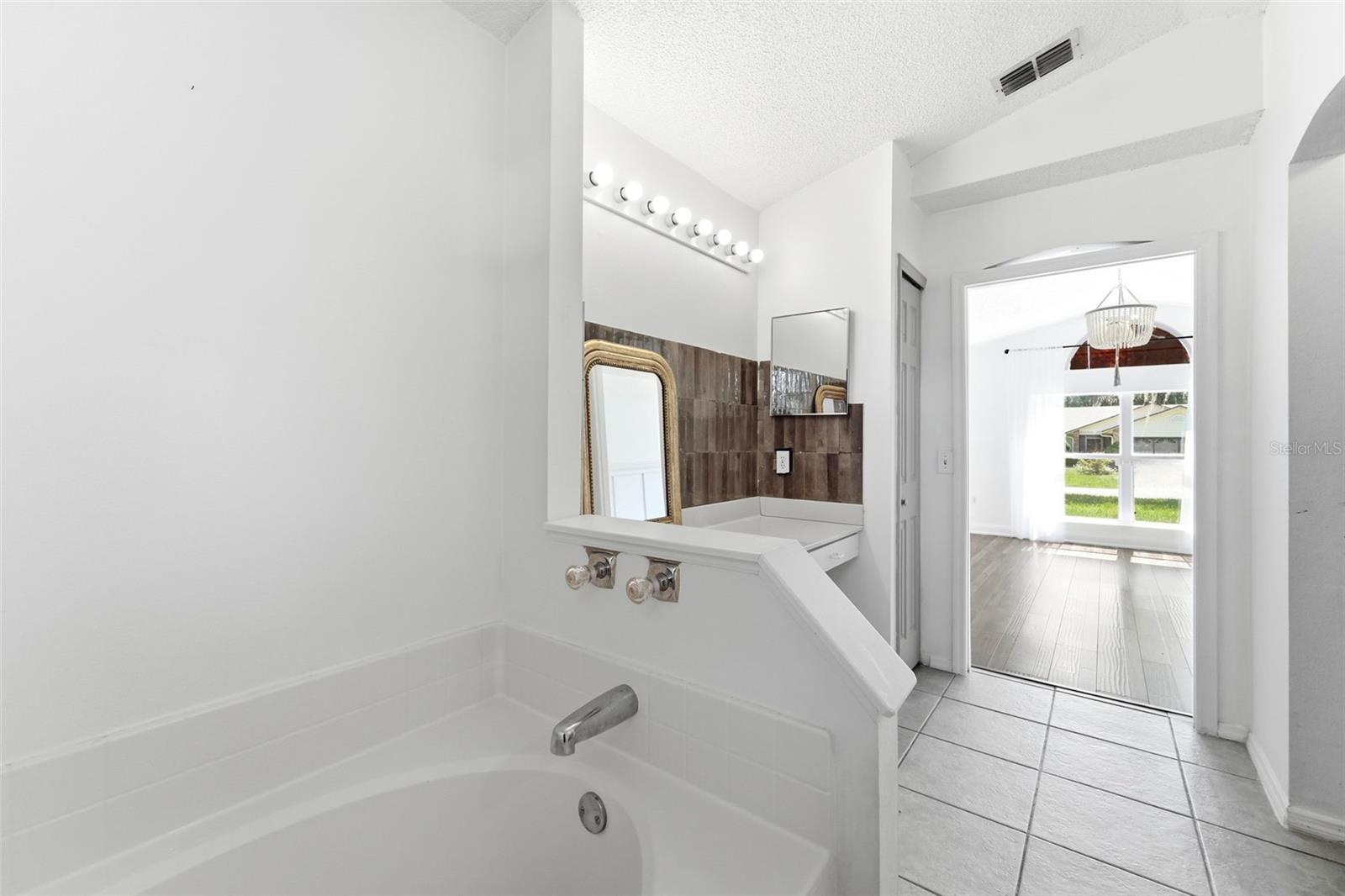 DELTONA LAKES UN 40 - Residential
