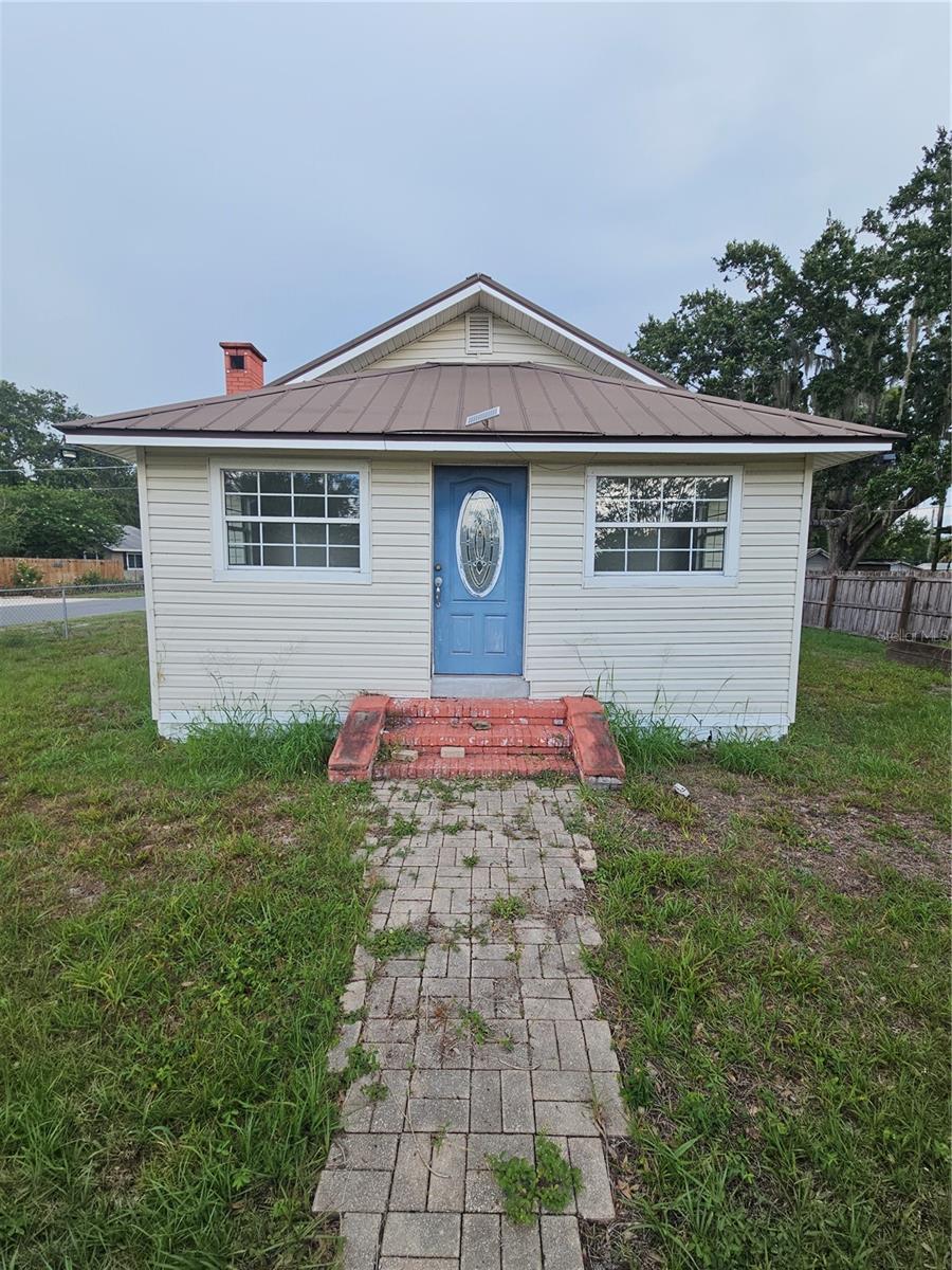 This unique property is new to the market and represents a fantastic opportunity for investors or first-time homebuyers. Whether you are looking for your next fixer-upper project to add to your portfolio or a primary residence to make your own, this home has significant potential. The property features 2 bedrooms, 1 bathroom, and a dining and living room combo. It also offers a spacious backyard with plenty of room to build your own private oasis or host gatherings with family and friends. This home is ideal as a primary residence, a short-term vacation rental, or a long-term income-generating investment. Don't miss out on this excellent opportunity!