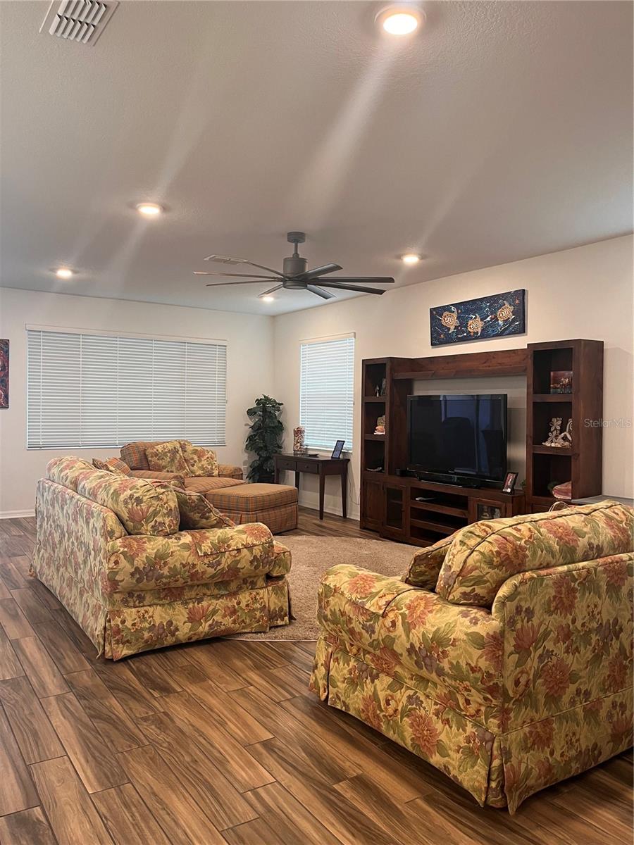 ON TOP OF THE WORLD - Residential Lease
