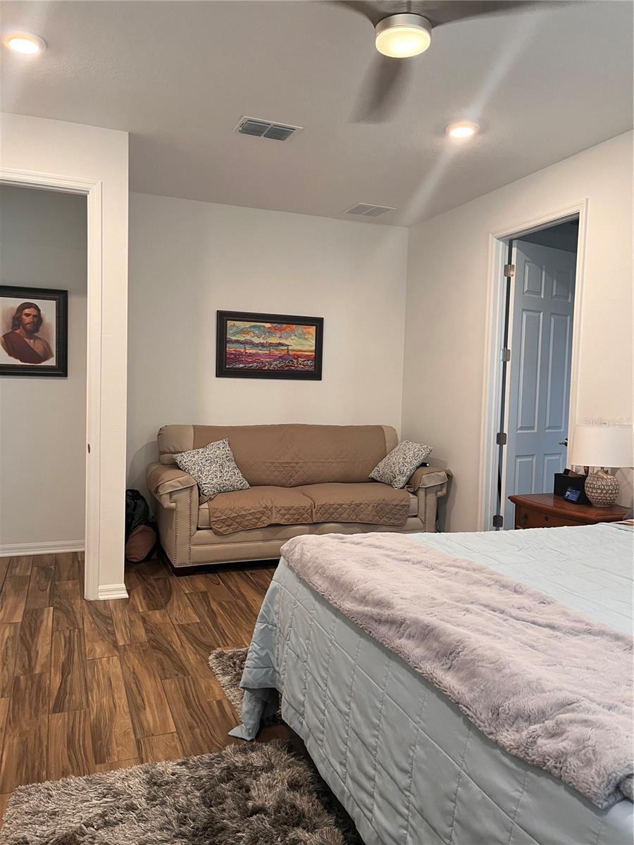 ON TOP OF THE WORLD - Residential Lease