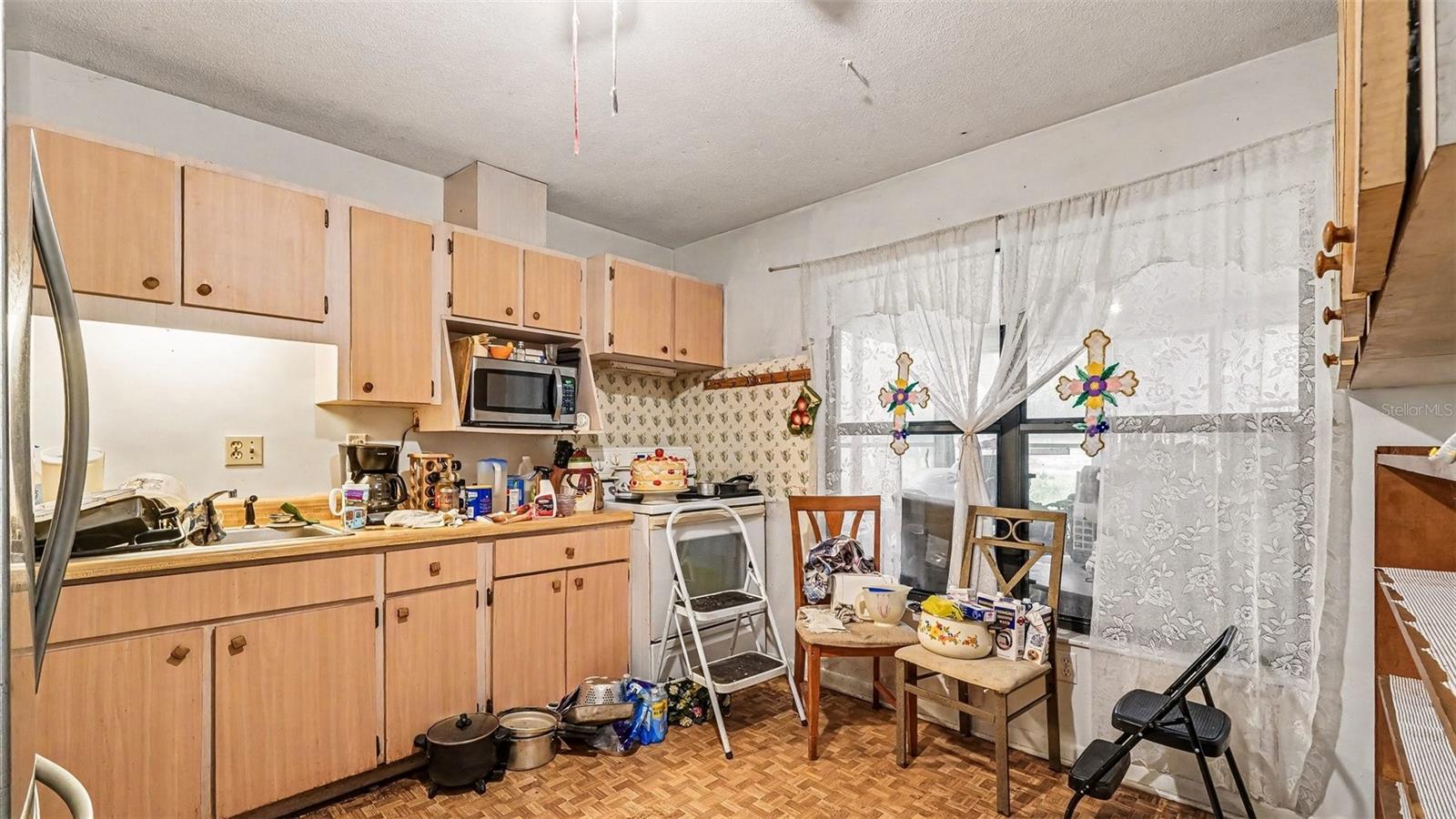 RAINBOW LAKES ESTATE - Residential