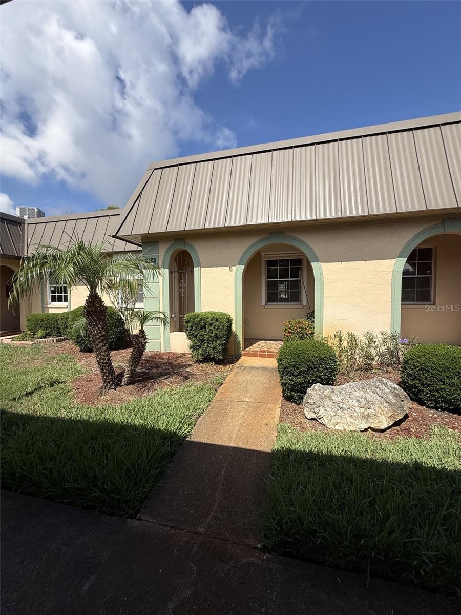 Freshly remodeled 2 bed 1 bath condo in the 55+ gated community of Gardens of Beacon Square! Convenient location with shopping, dining, and beaches near by! Enjoy the active lifestyle with amenities that include a heated pool and shuffelboard and an active clubhouse which includes a community kitchen, billiards room and a library! This maintanance free condo is great as a residence, or just a winter get away!