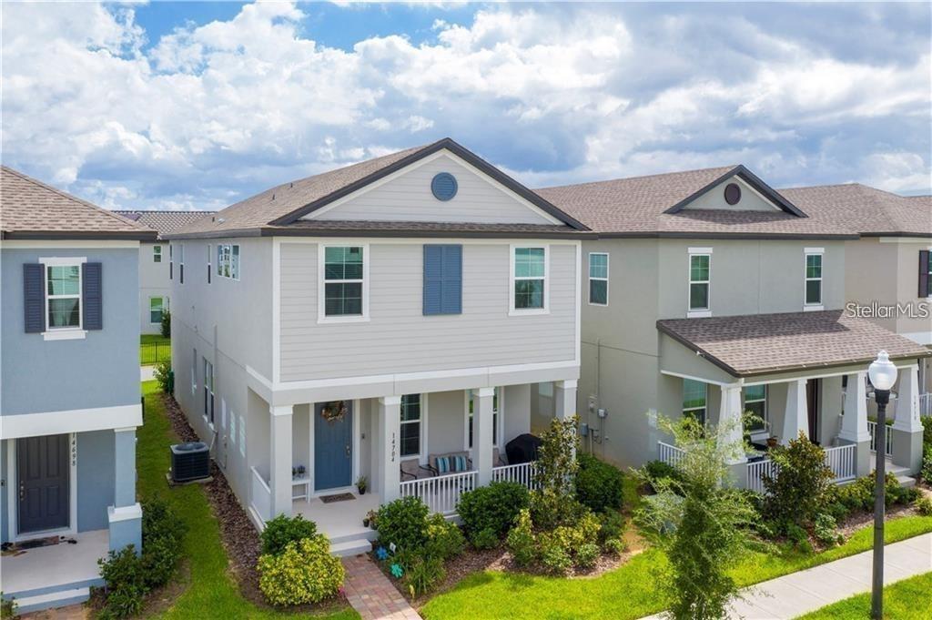 4 Bedroom 2.5 bath Winter Garden home in the Watermark Community located near the clubhouse and features 
stainless appliances. granite counter tops and lots of tile! The kitchen includes all appliance, walk-in pantry and a huge 
island for family gatherings! There is plenty of smart storage room downstairs as the living room includes a huge walk
in closet under the stairs. Upstairs, you will enjoy your multi-purpose loft, 4 bedrooms and 2 full bathrooms. The 
spacious master bedroom includes one large walk-in closet and a second oversize walk-in closet! The master bathroom 
includes double sinks, a shower and a full-sized linen closet. Two of the upstairs bedrooms have walk-in closets and 
the 4th bedroom offers an extra-long closet with plenty of storage space. The 2nd bathroom also has 2 sinks and a full
sized linen closet.