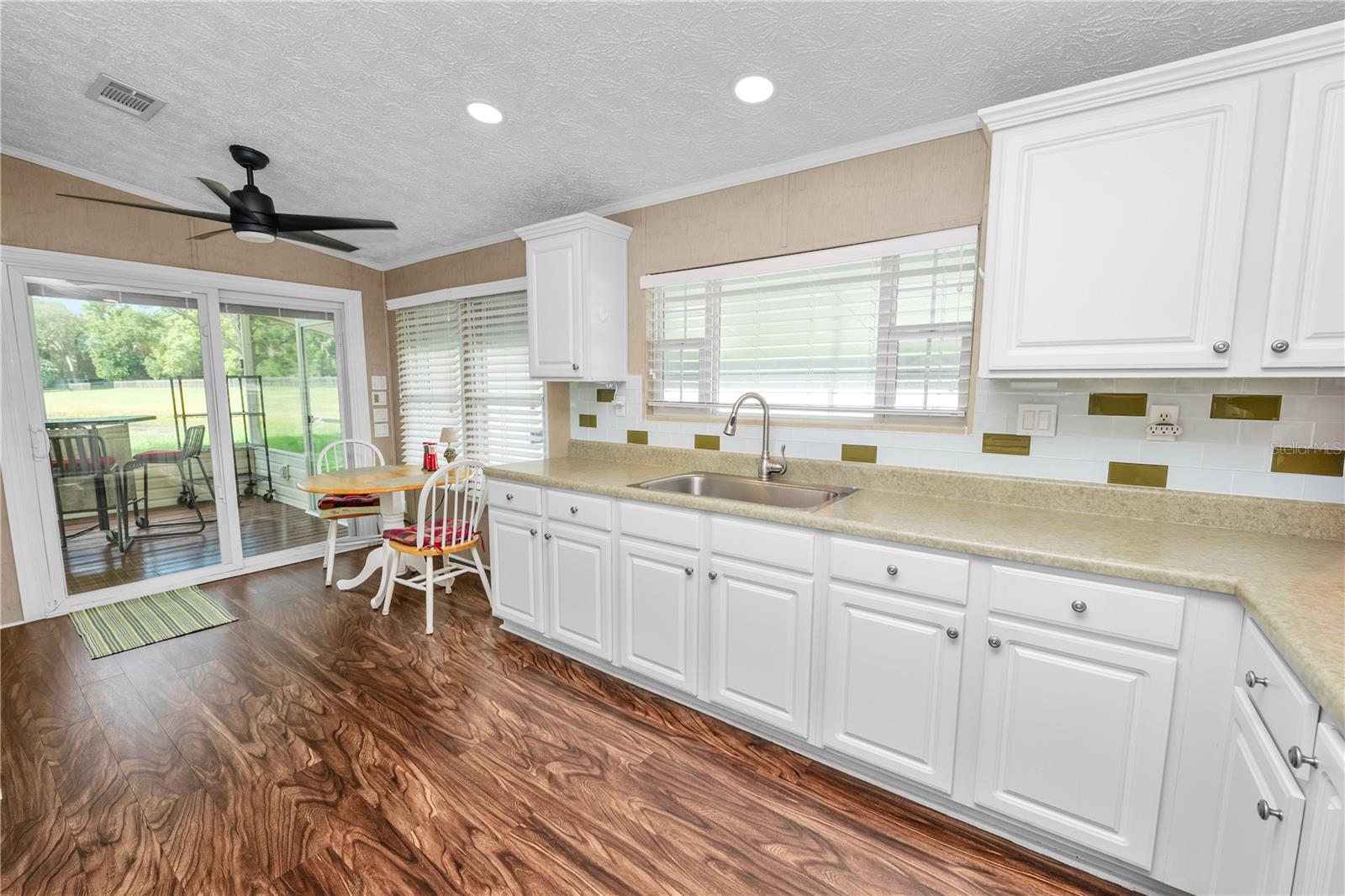 LAKESIDE HILLS ESTATES - Residential