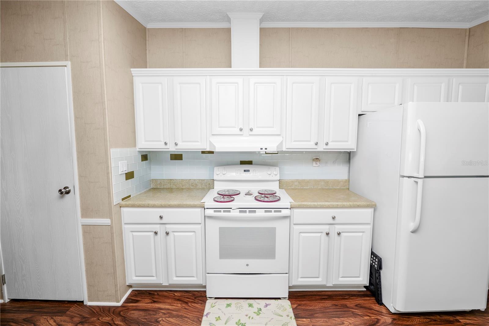 LAKESIDE HILLS ESTATES - Residential
