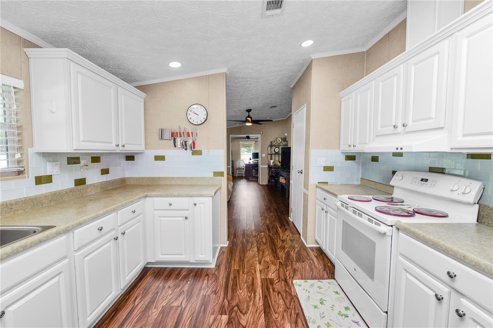 LAKESIDE HILLS ESTATES - Residential