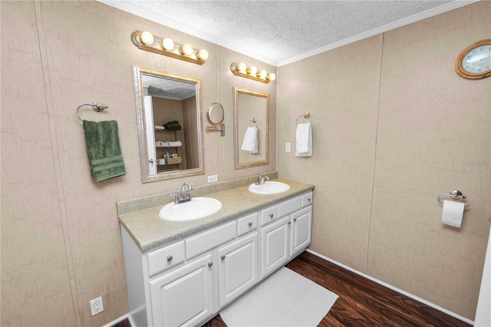 LAKESIDE HILLS ESTATES - Residential