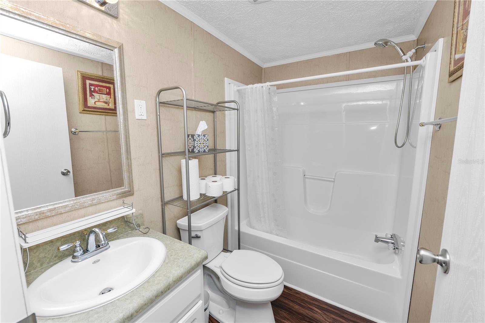 LAKESIDE HILLS ESTATES - Residential