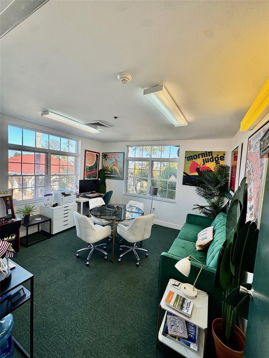 BAYVIEW COMM PLAZA - Commercial Lease
