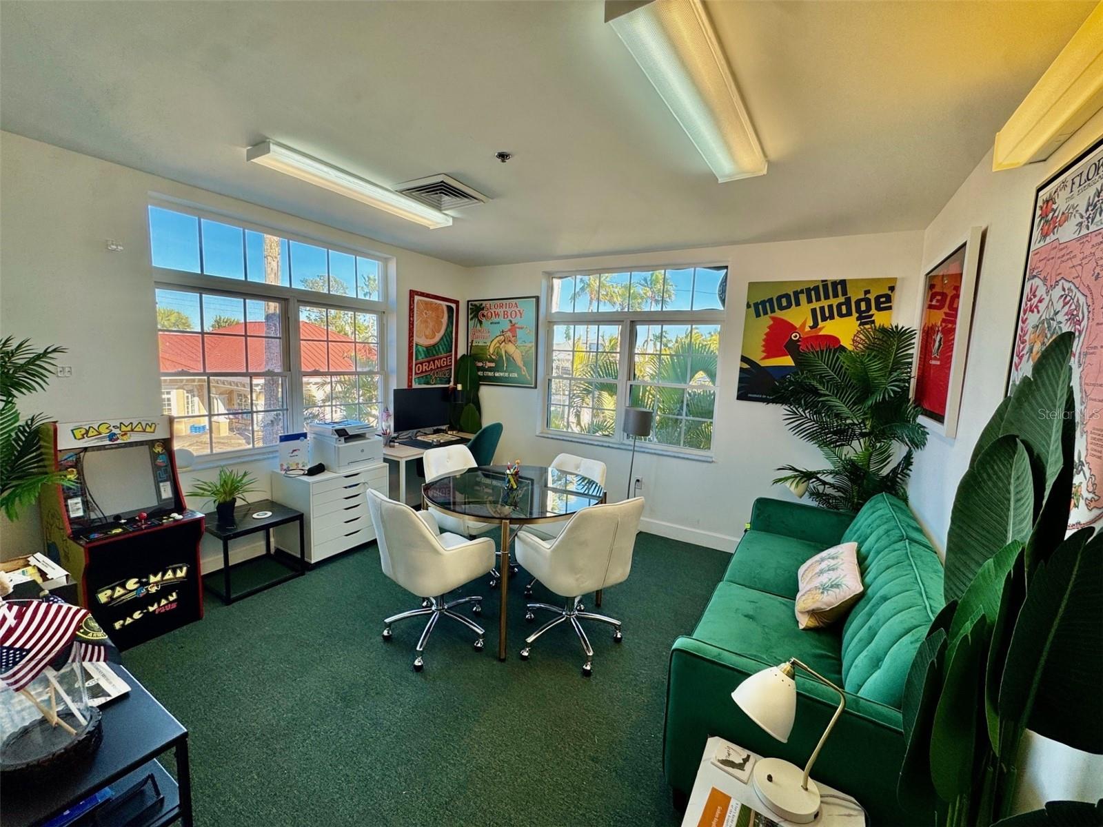 BAYVIEW COMM PLAZA - Commercial Lease
