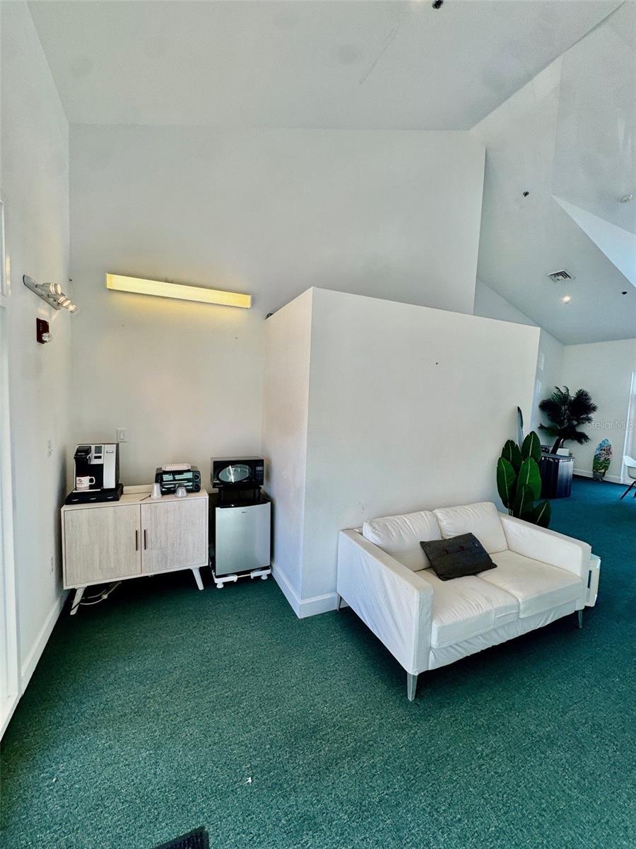BAYVIEW COMM PLAZA - Commercial Lease