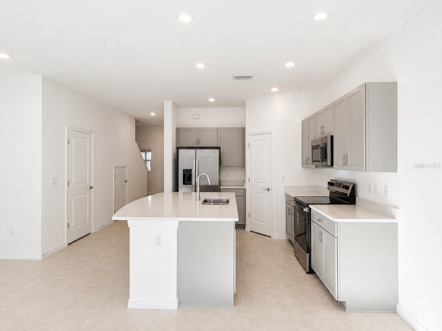 VINTERRA TWNHMS - Residential Lease