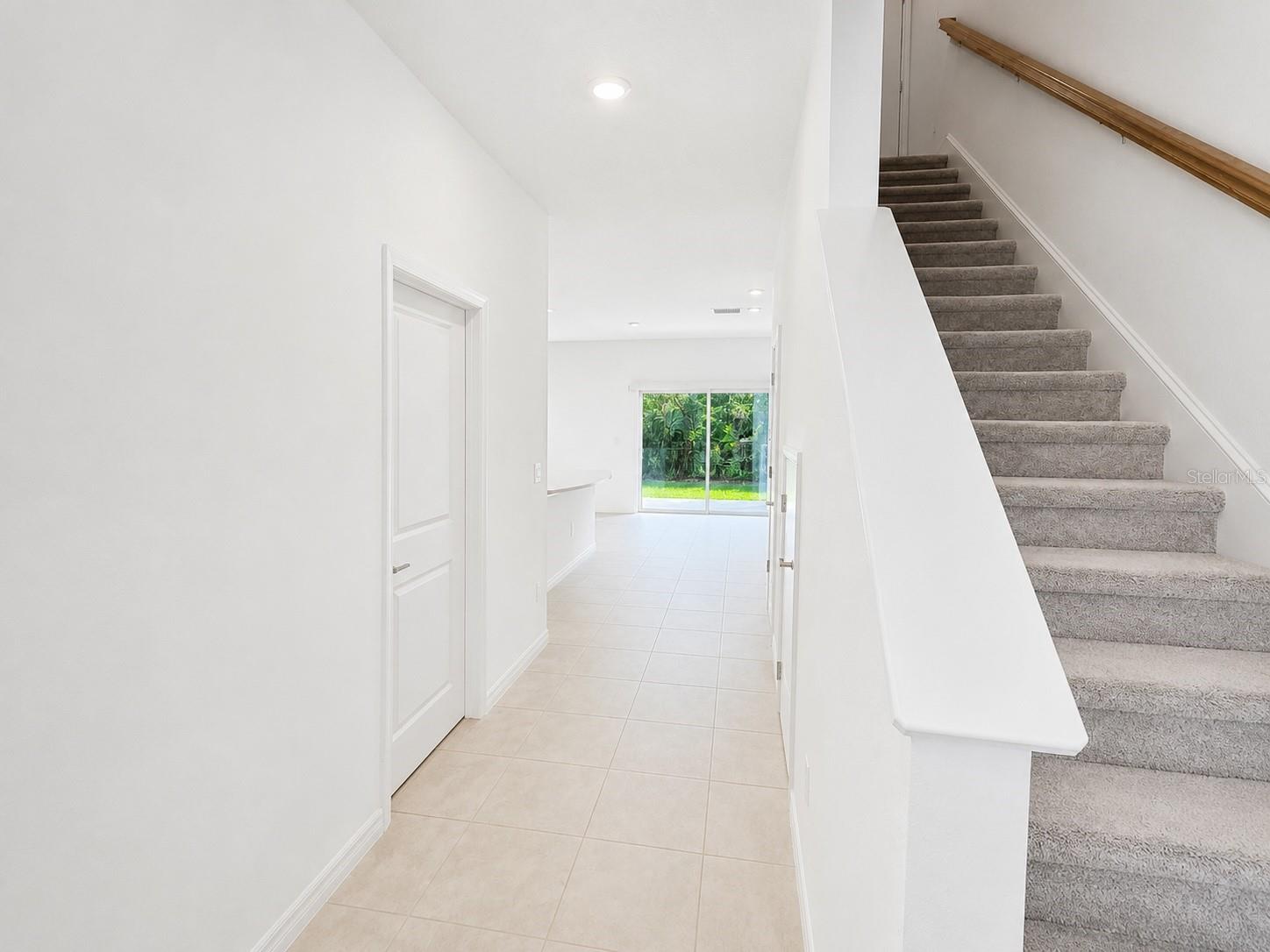 VINTERRA TWNHMS - Residential Lease