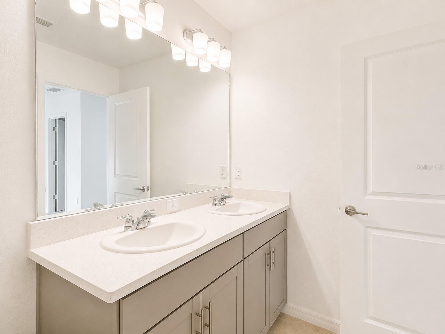 VINTERRA TWNHMS - Residential Lease