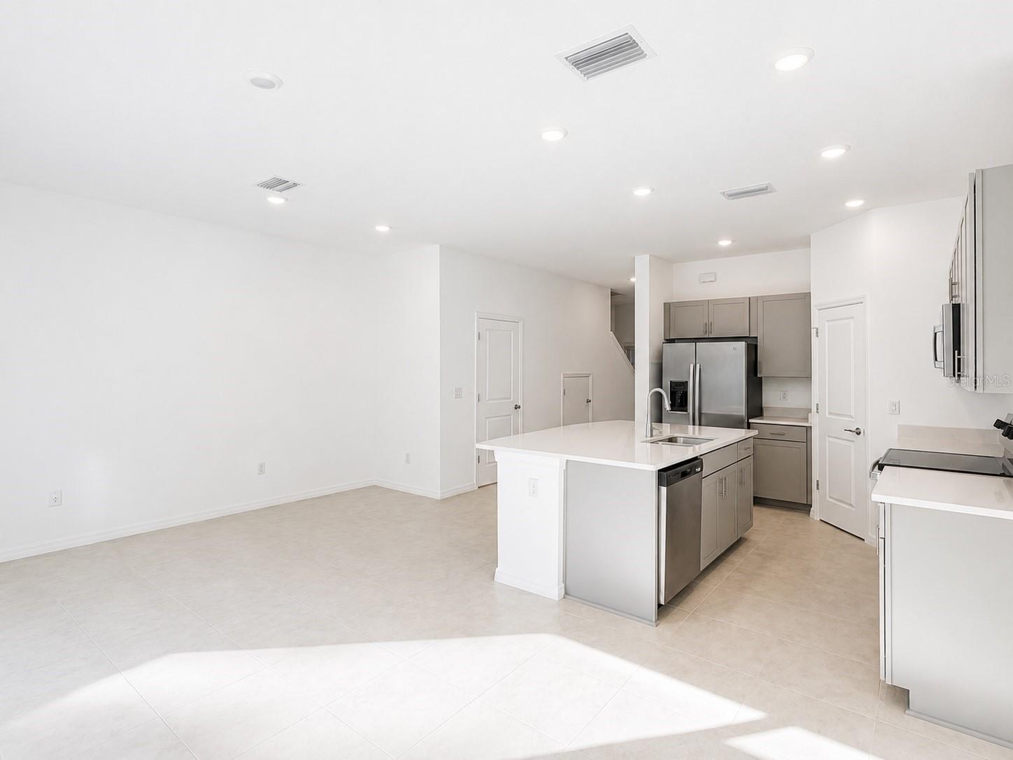 VINTERRA TWNHMS - Residential Lease