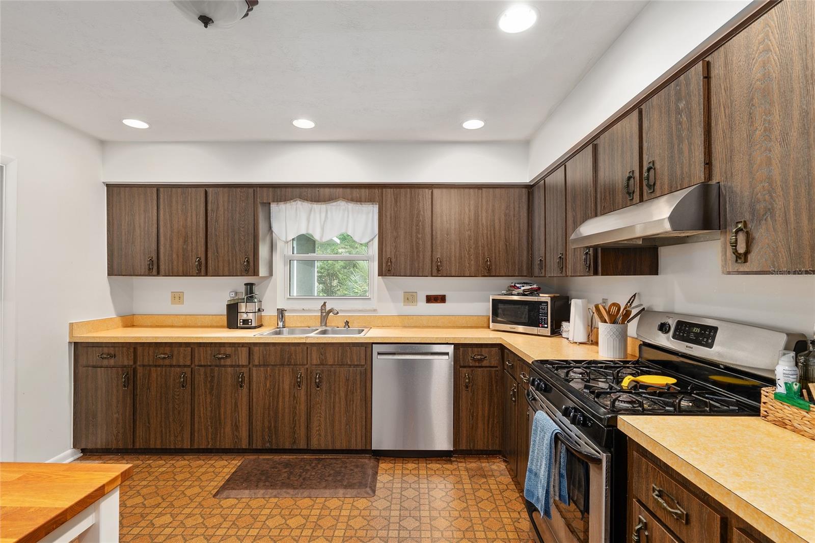 VALLEY THE - Residential