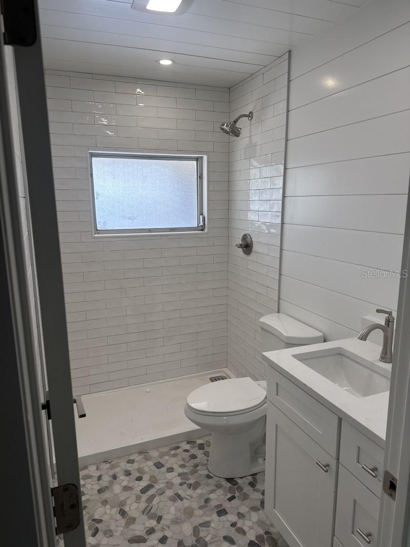 SUNLAND APTS - Residential