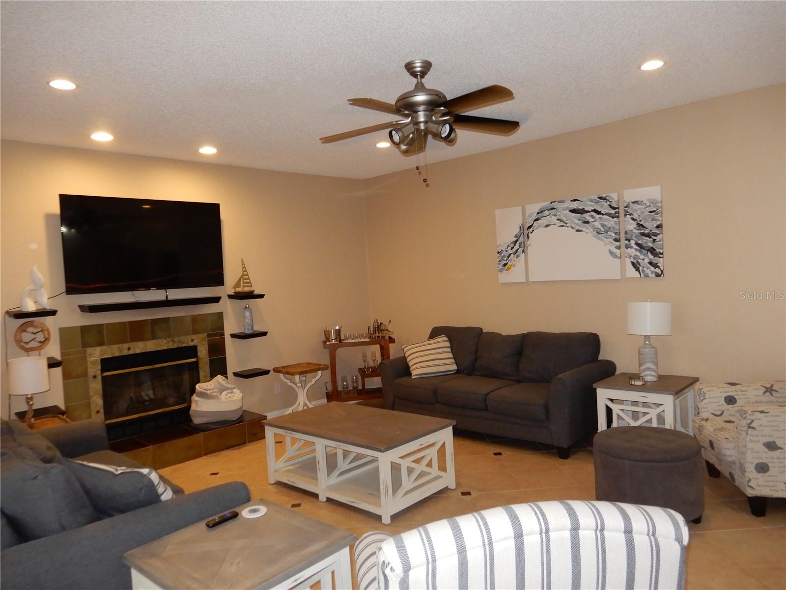TIERRA VERDE - Residential Lease