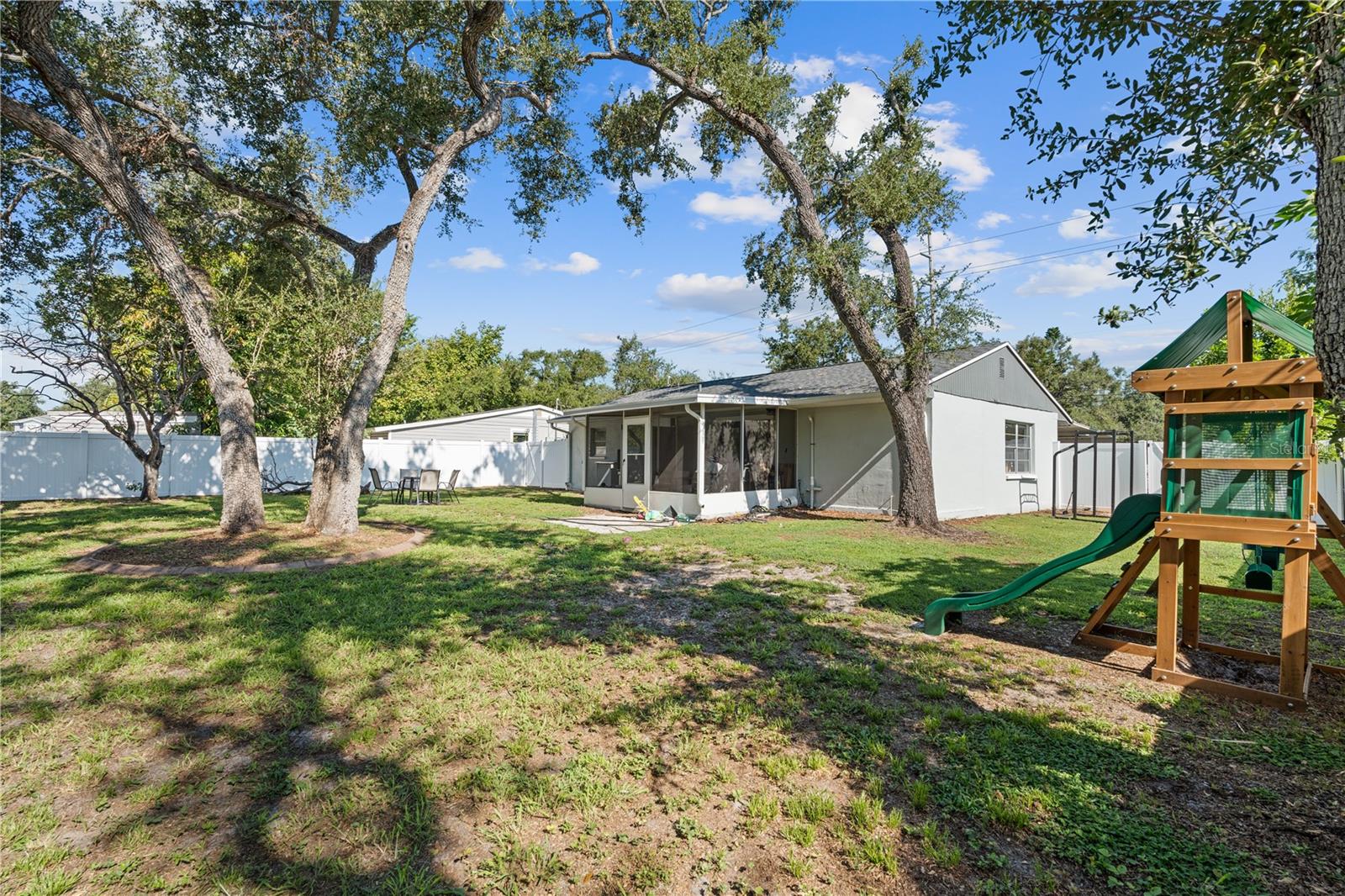 CRESCENT PARK - Residential Lease