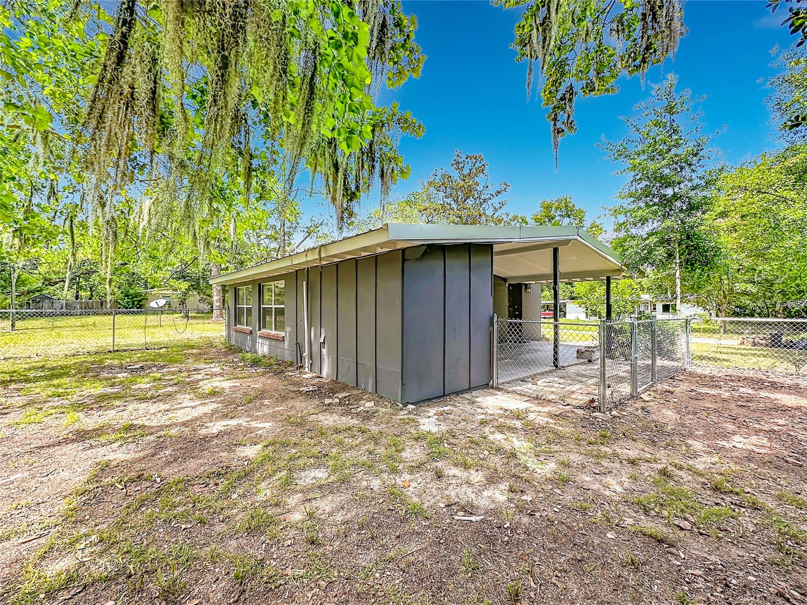 GOLF CLUB MANOR - Residential