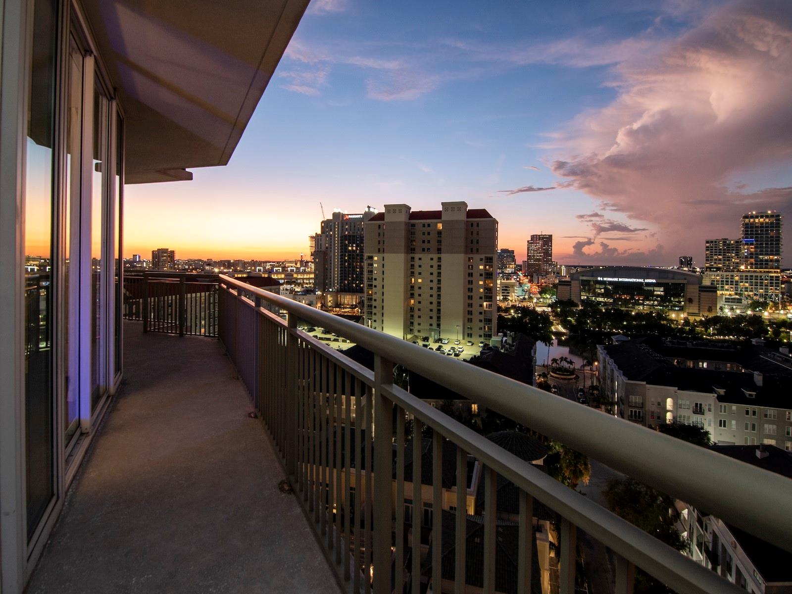 THE PLAZA HARBOUR ISLAND A CON - Residential