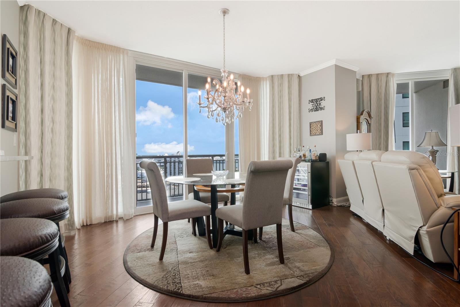 THE PLAZA HARBOUR ISLAND A CON - Residential