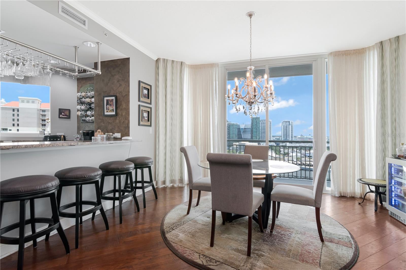 THE PLAZA HARBOUR ISLAND A CON - Residential