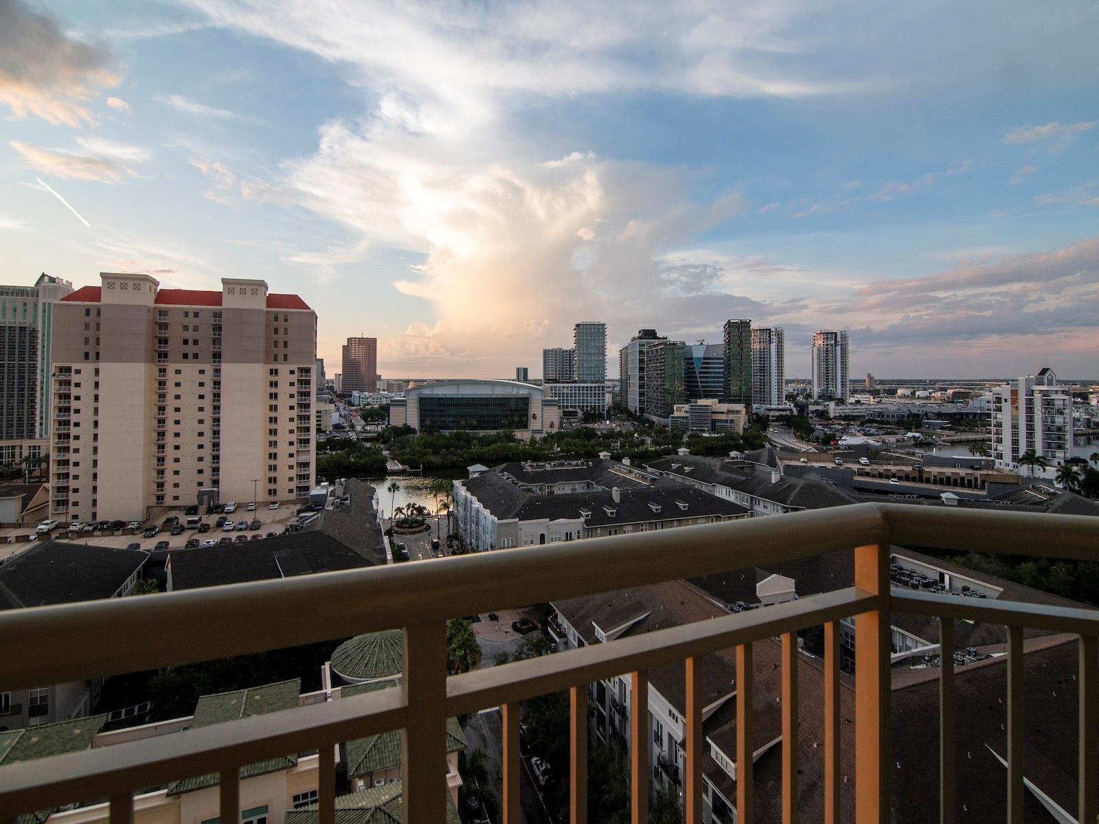 THE PLAZA HARBOUR ISLAND A CON - Residential