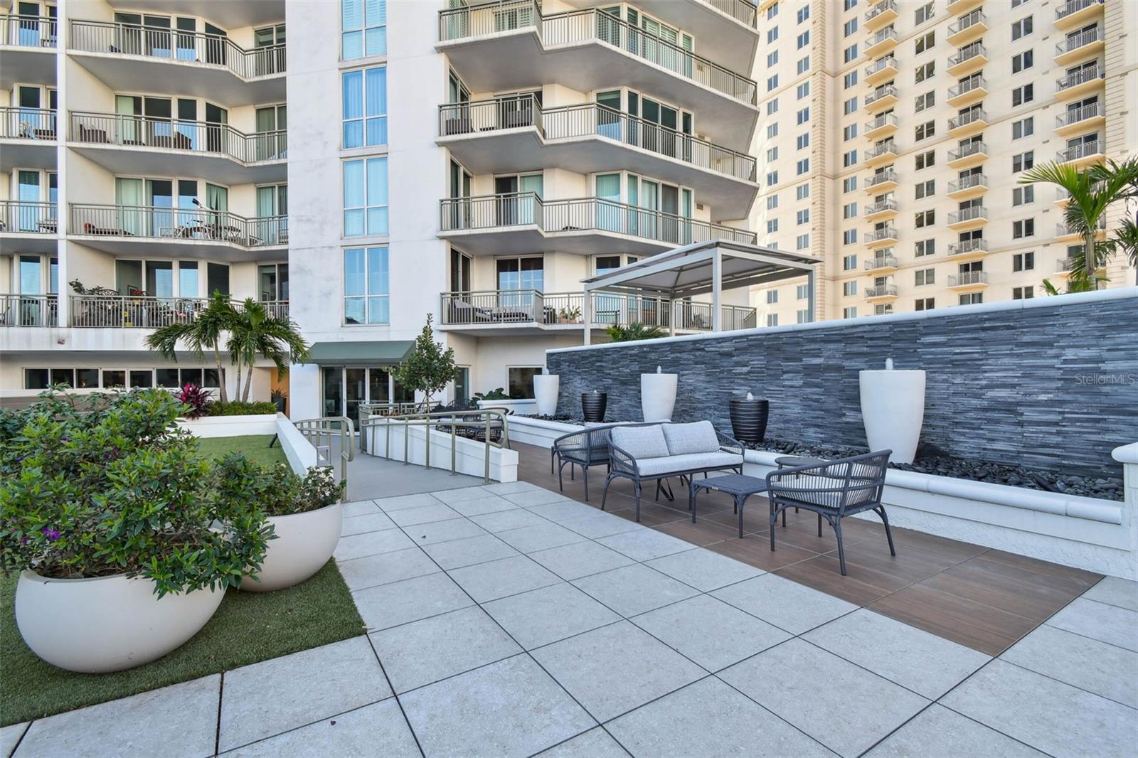 THE PLAZA HARBOUR ISLAND A CON - Residential