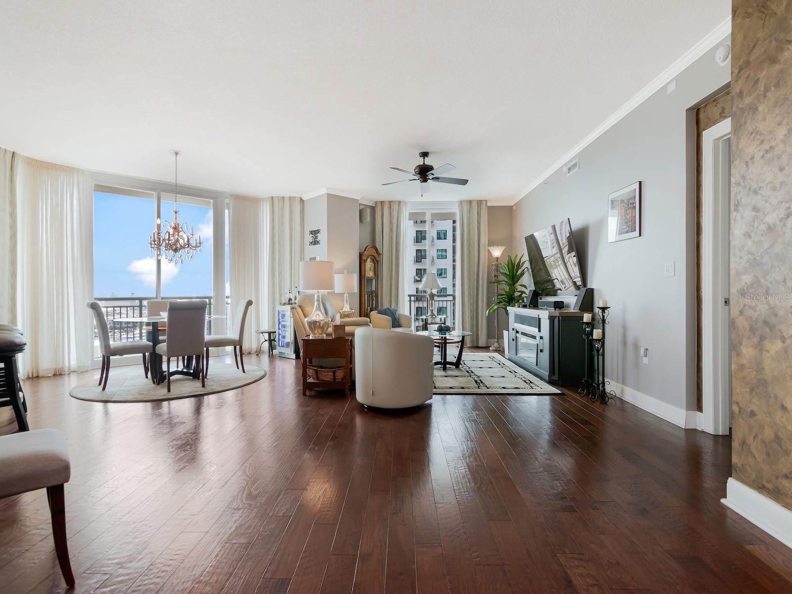 THE PLAZA HARBOUR ISLAND A CON - Residential