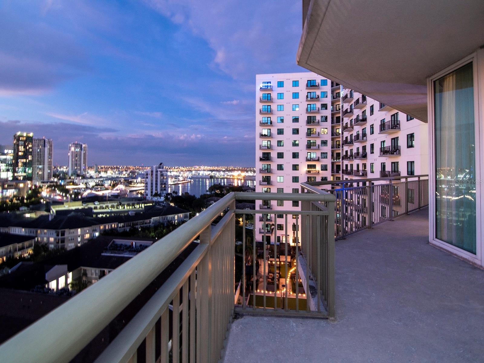 THE PLAZA HARBOUR ISLAND A CON - Residential