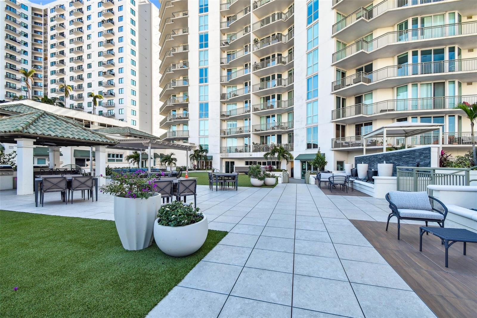 THE PLAZA HARBOUR ISLAND A CON - Residential
