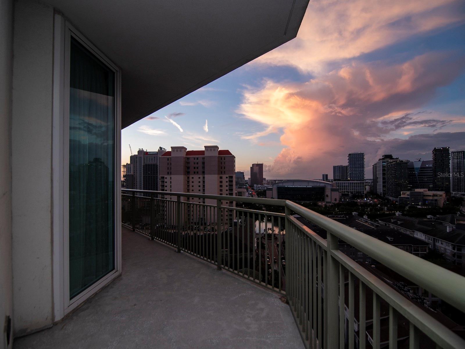 THE PLAZA HARBOUR ISLAND A CON - Residential