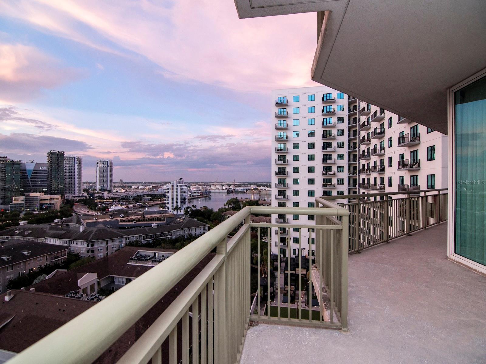 THE PLAZA HARBOUR ISLAND A CON - Residential