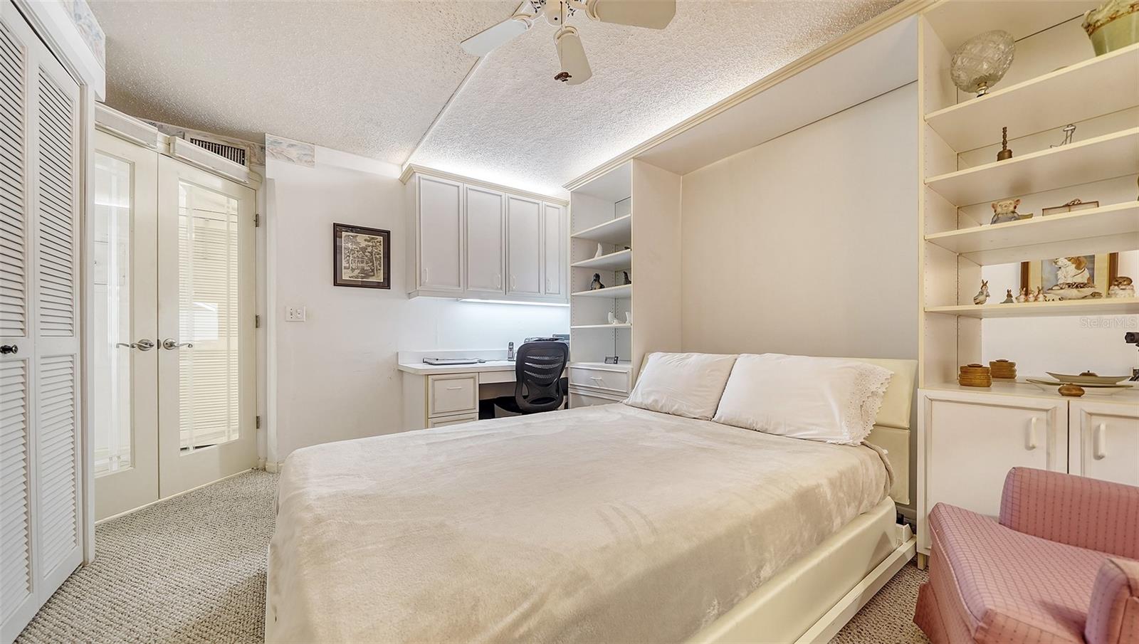 WHISPERING SANDS - Residential