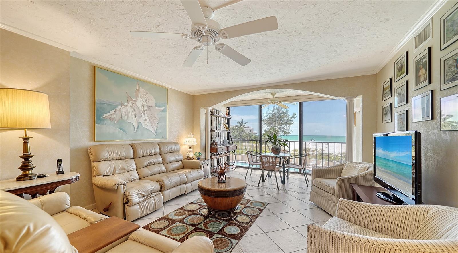WHISPERING SANDS - Residential