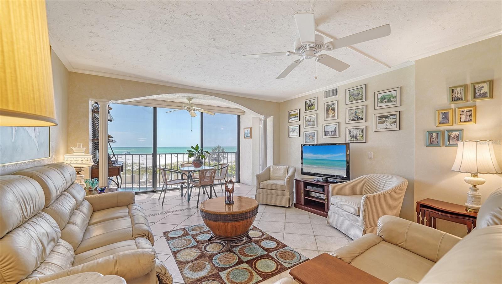 WHISPERING SANDS - Residential